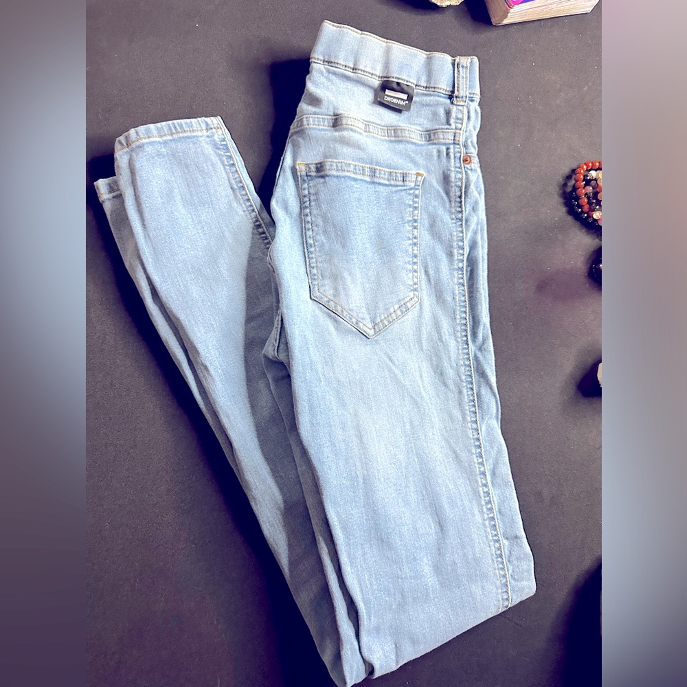 Dr. Denim 84% Organic cotton, 13% Polyester, 3% Elastane
